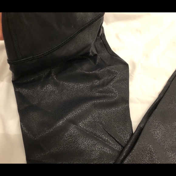 Lululemon pants size 2 - Picture 3 of 5